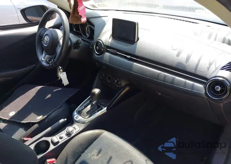 2017 Toyota Yaris Ia z USA, uszkodzony, nr VIN 3MYDLBYVXHY184600